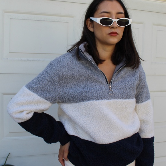 🚨//Fall Essentials// Fluffy Blue Pullover sweater - Picture 4 of 8